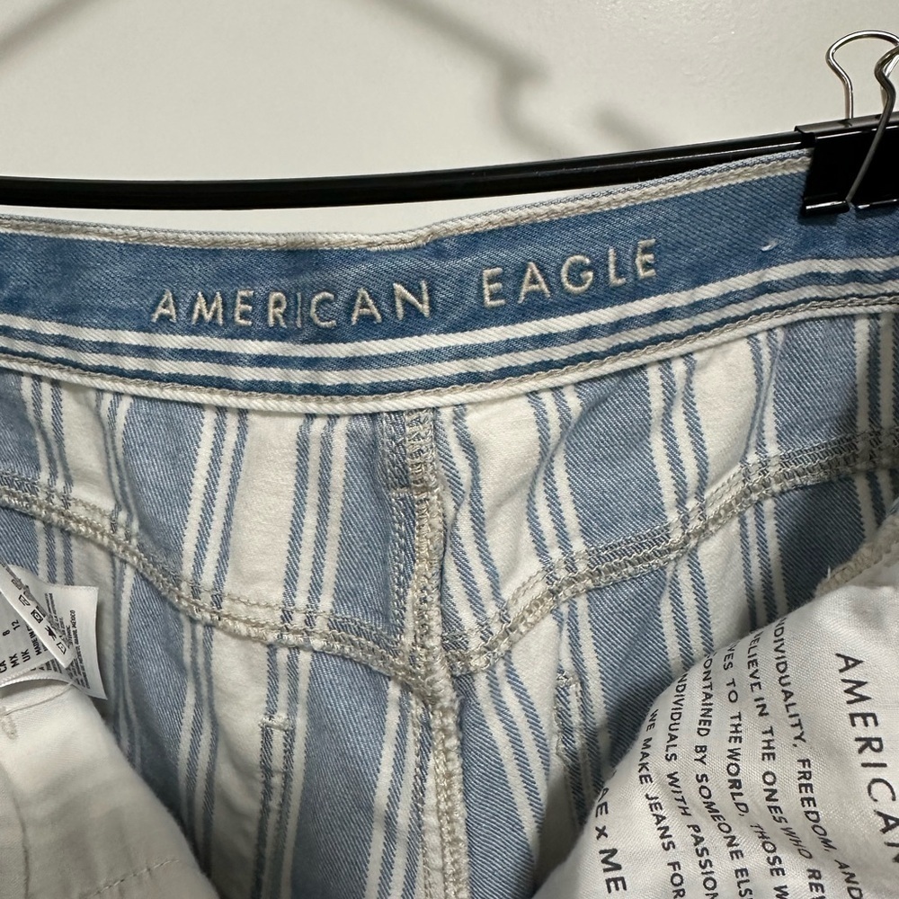 American Eagle Size 8 Short Mom Jean Blue and White Stripe - Picture 3 of 5